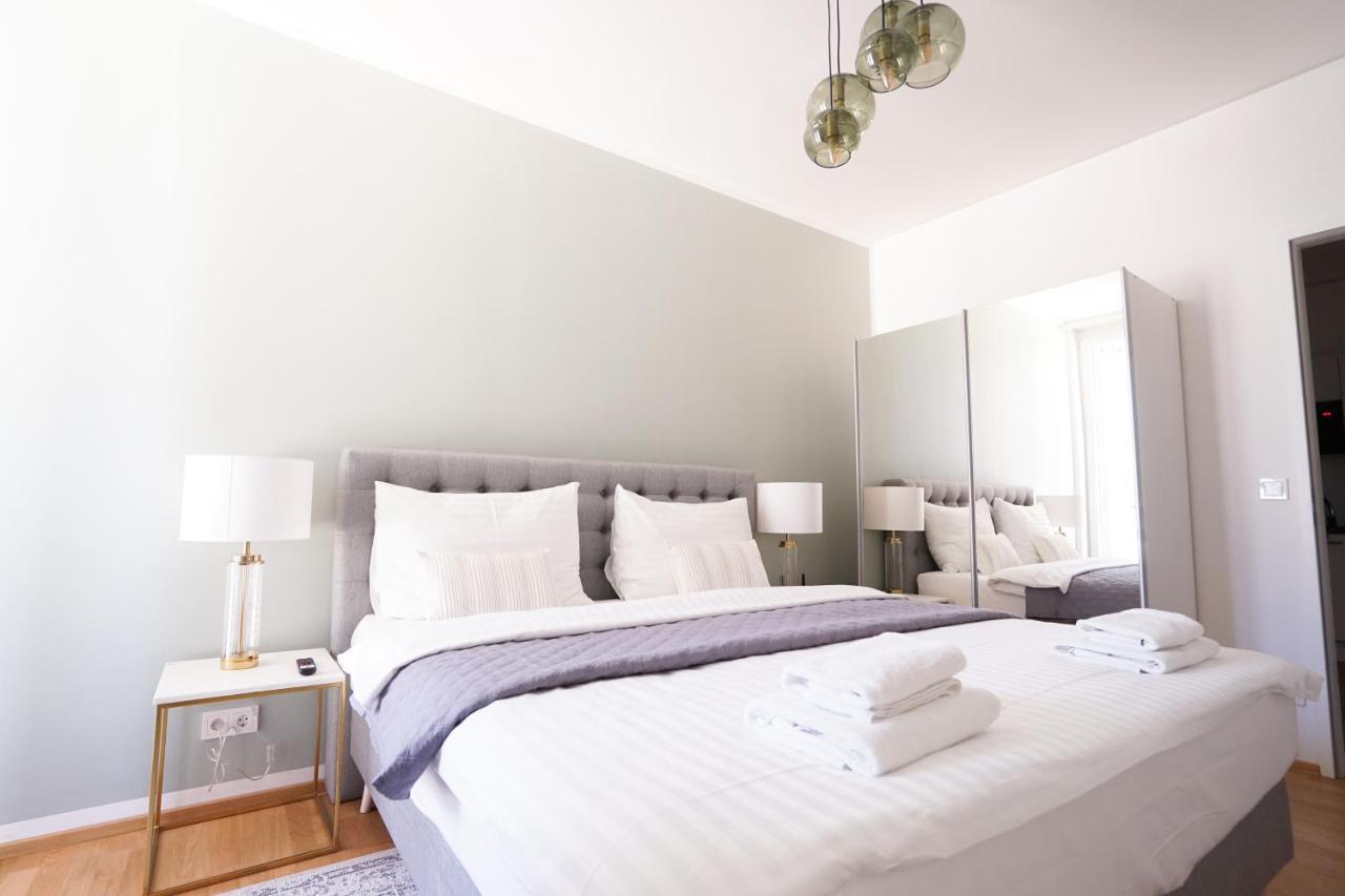 Exclusive 2-Bedroom Condo With Pool & Balcony Viena Exterior foto
